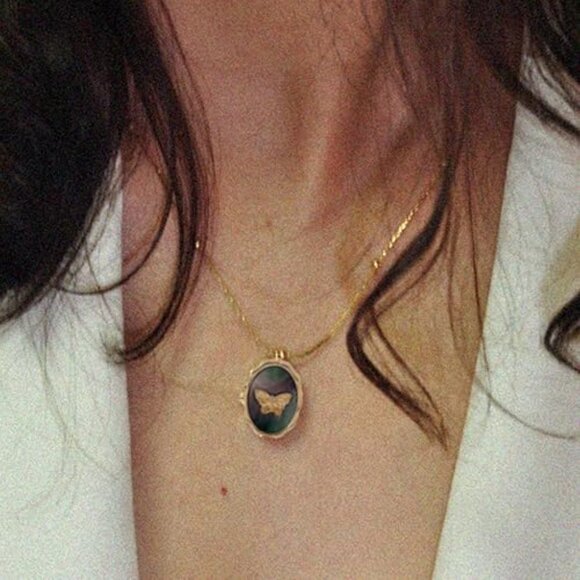 Neiman Marcus 14k Gold Butterfly Shell locket Charm Necklace - Picture 1 of 3